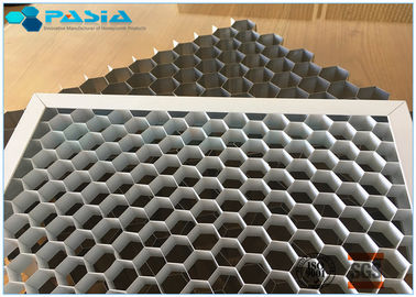Porcellana Isolamento termico perforato a prova d'umidità della decorazione del centro di favo del metallo forte fornitore