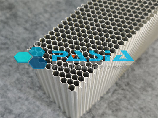 Porcellana Fogli di alluminio pulito trattati con nucleo di nido di miele di alluminio e cromo esavalente per applicazioni di fascia superiore fornitore