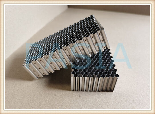 Porcellana Lightweight High Strength Stainless Steel Honeycomb Core With Corrosion Resistance And Fireproof Performance For Aerospace Sandwich Panels And Aircraft Flooring fornitore