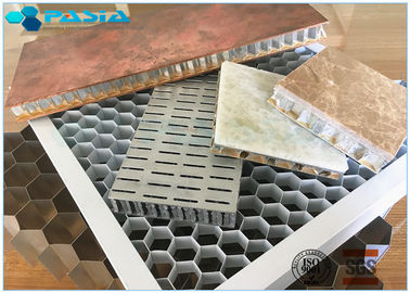 Porcellana Pannello composto di alluminio del soffitto del centro di favo di lunghezza laterale 5mm non perforata fornitore