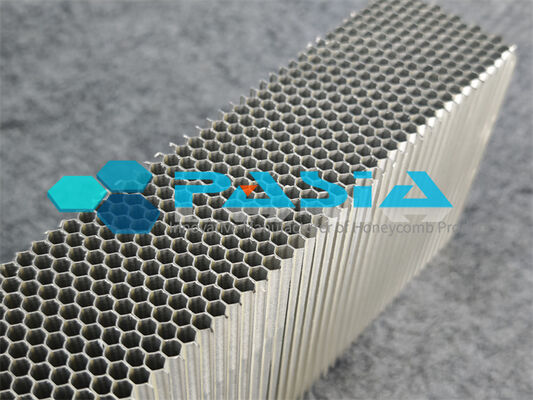 Porcellana Moisture Resistant High Density Aluminum Honeycomb Impact Attenuator with Predictable Constant Force Deformation for Nuclear Power Plant Safety-related Structural Barriers fornitore