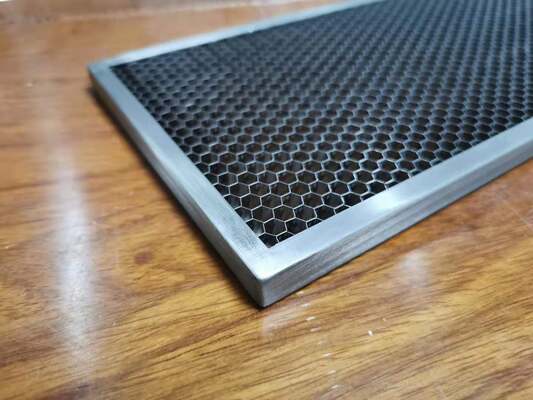 EMI schermatura in acciaio inossidabile pannelli di ventilazione Honeycomb 0,8 mm Dia fornitore